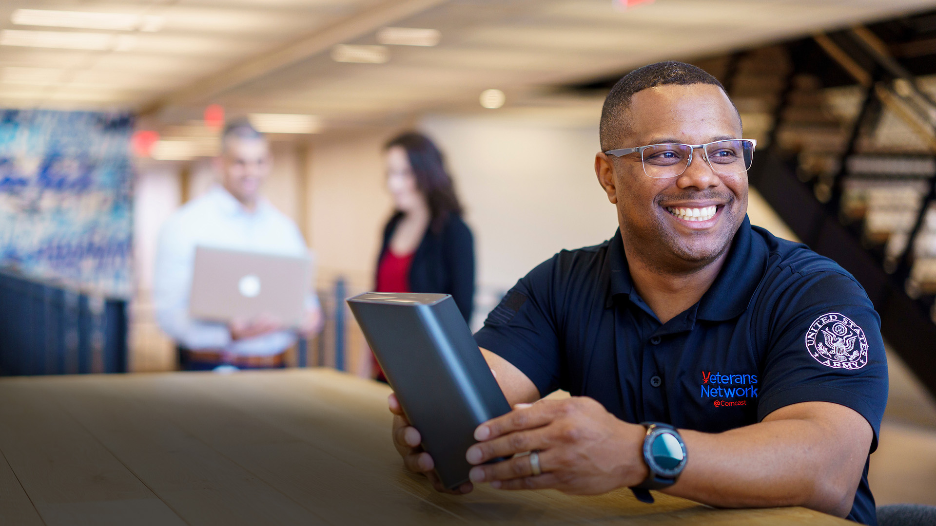 A member of the Veterans Network uses a tablet.