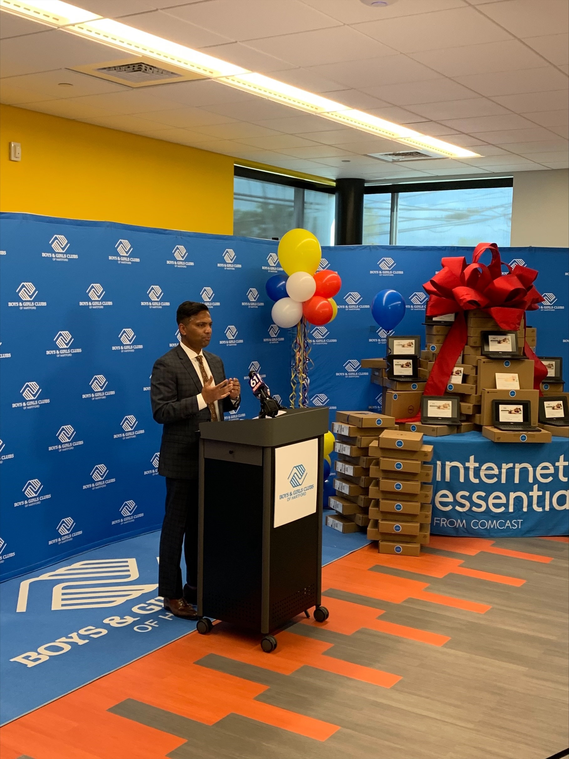 A man speaking at a podium during a Boys and Girls Club of Hartford event.