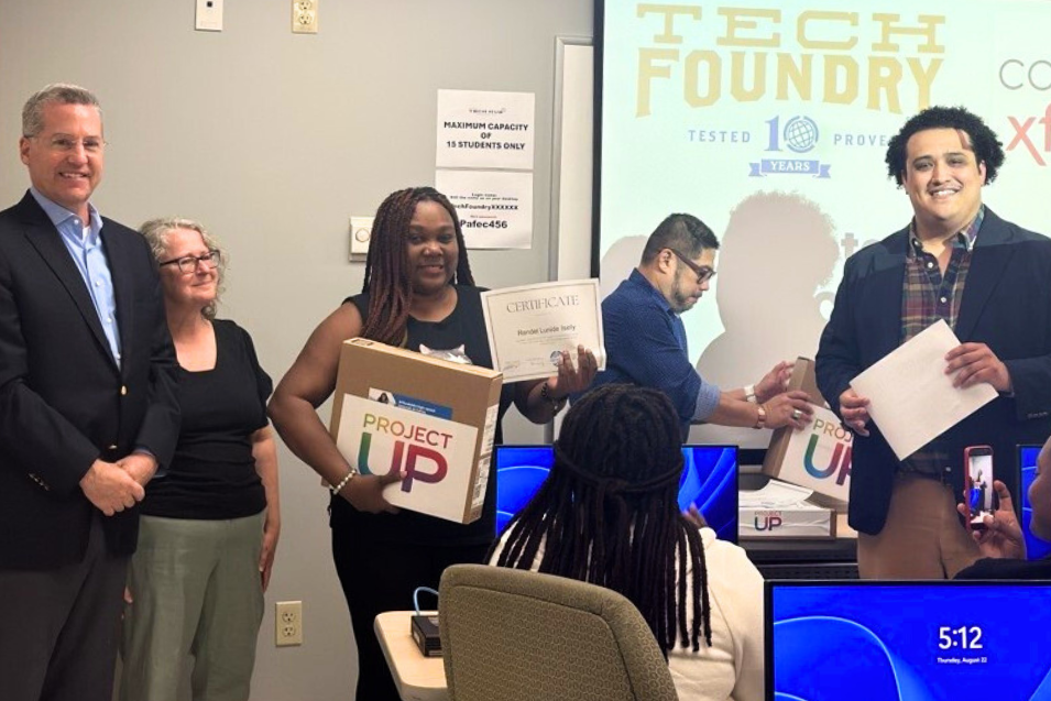 Comcast donates laptops to Tech Foundry